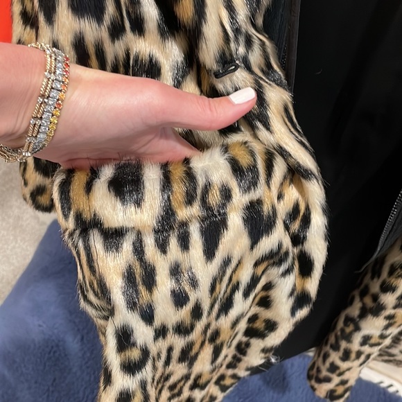 ALICE + OLIVIA Kylie Hoodie Long Leopard Faux-Fur Coat - Picture 6 of 10